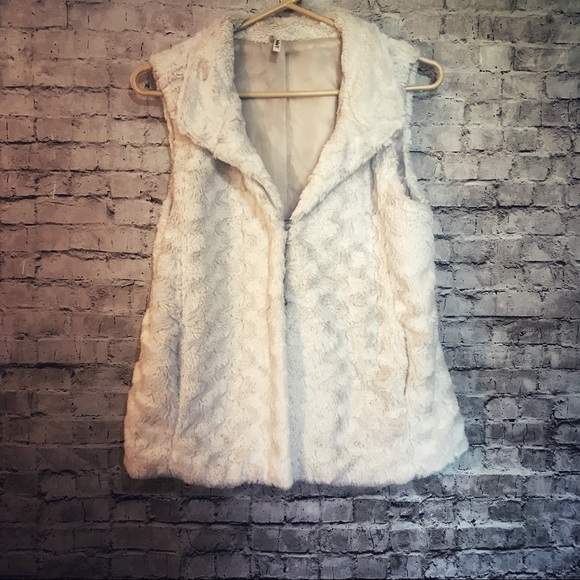 Studio Y Jackets & Blazers - Studio Y faux fur vest size medium